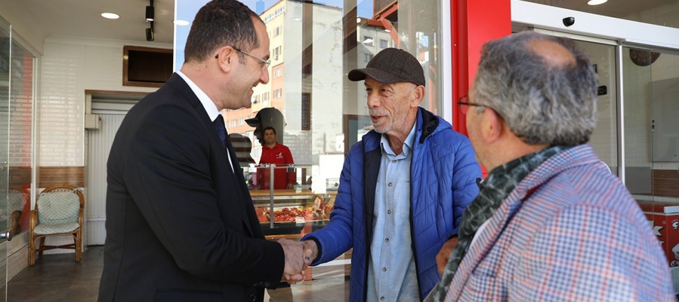 GÖNÜL BELEDİYECİLİĞİ SÖZDE DEĞİL, SAHADA: BAŞKAN EKİM HALKIN ARASINDA - SİYASET