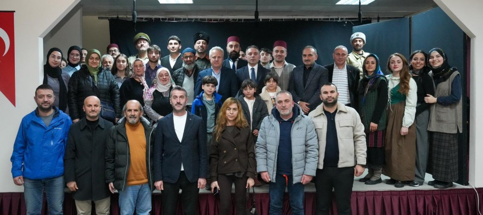 BÜYÜKŞEHİR TİYATROSU İLÇELERDE BÜYÜK İLGİ GÖRDÜ  - EĞİTİM