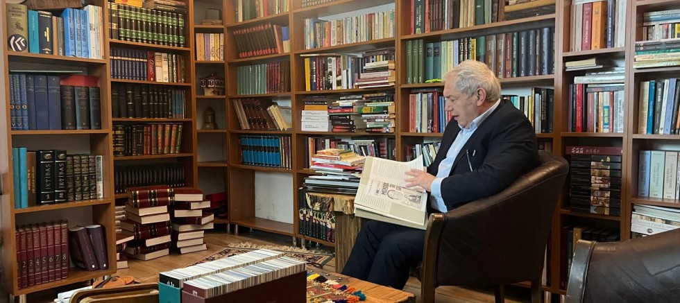 Trabzon-Maçkalı Erbay, yerli ve yabancı yazarların eserlerini video sistemi ile ele alıyor - KİTAP