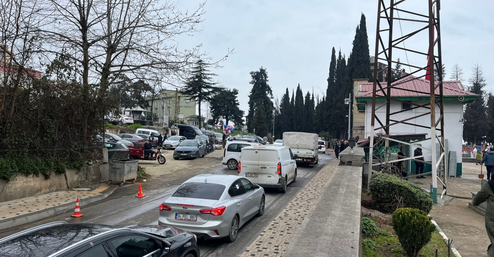 Trabzon’da mezar ziyareti her bayram çile! - GÜNDEM